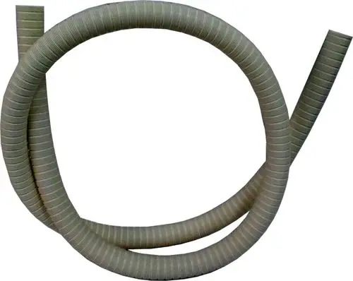 Flexible Abgasleitung in Schlauchform, hergestellt von Wolf, mit gerillter Oberfläche und zwei Enden für den Anschluss.